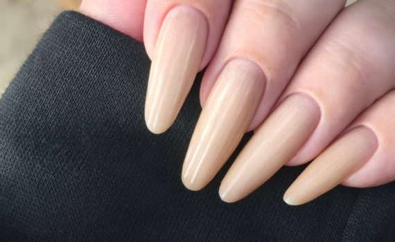 Что заказать мастеру: 3 маникюрных тренда, которые не выйдут из моды до Нового года